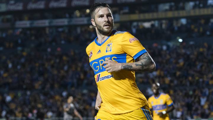 Foto de acción durante el partido Tigres vs Monterrey correspondiente a la Jornada 17 de. la Liga BBVA Bancomer MX del Torneo Clausura 2018, en el estadio Universitario