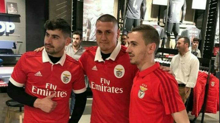 Nicolás Castillo ya viste la playera del Benfica