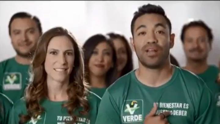 Marco Fabián aparece en mensaje político
