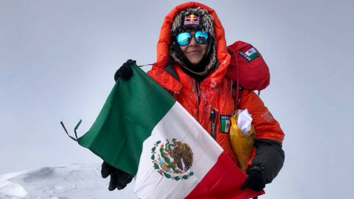 Mexicana hace historia al escalar la segunda montaña más alta del mundo