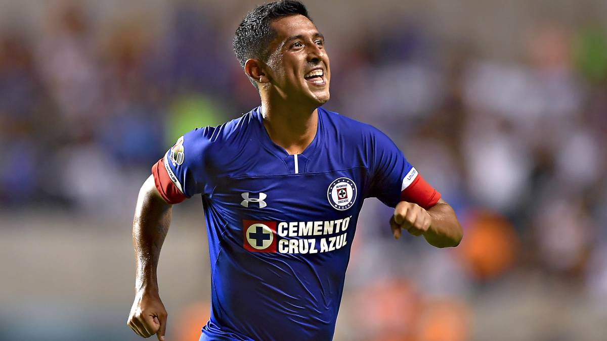 Elías Hernández hace un golazo de tiro libre