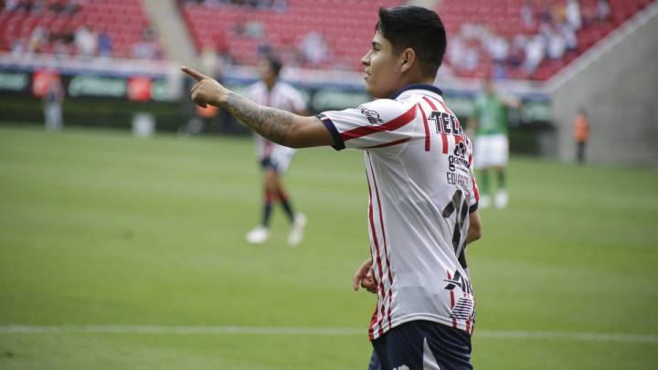 Ya se juega la segunda mitad en el estadio de Chivas