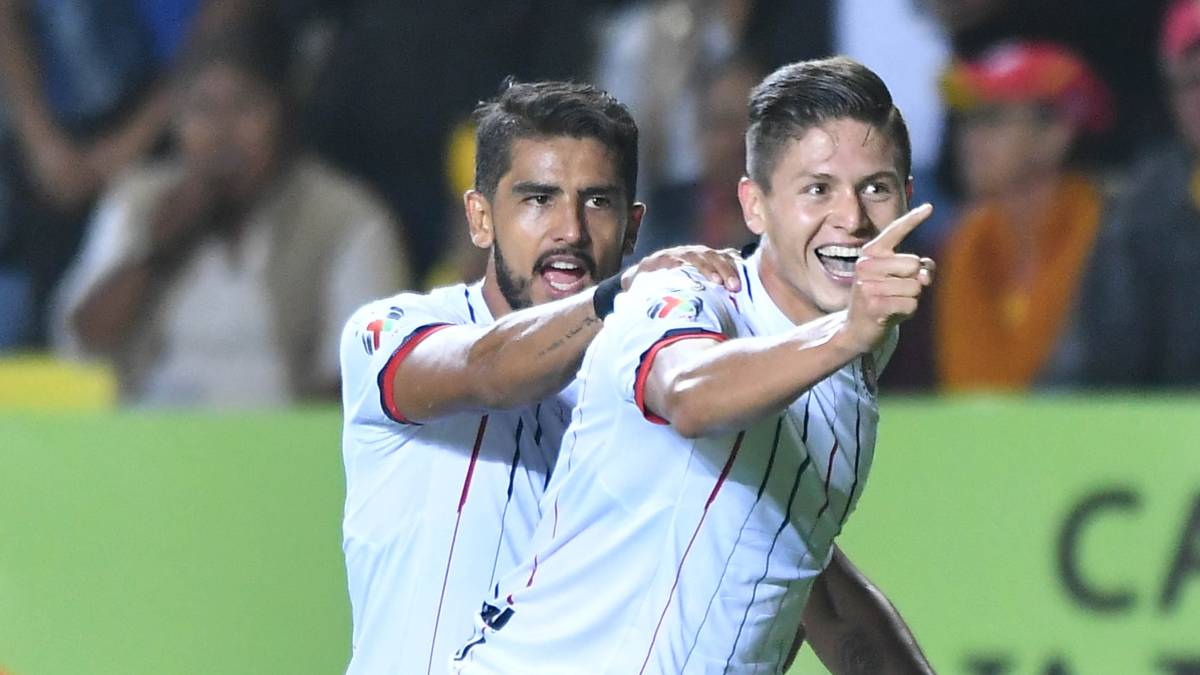 Chivas vence 1-2 en casa de Monarcas y avanza en Copa MX