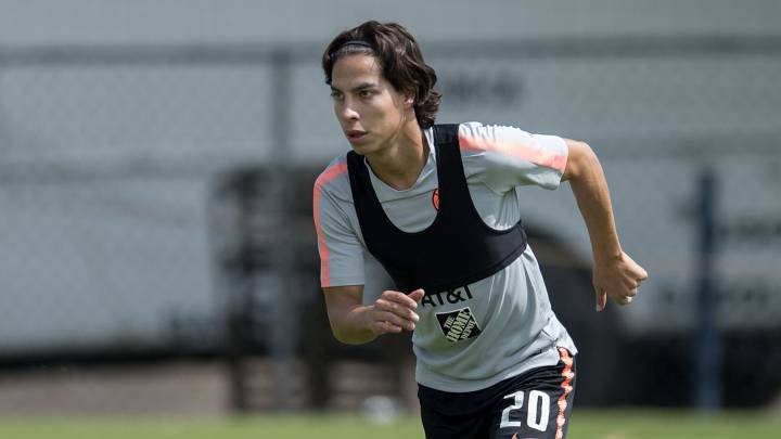 Diego Lainez habría sido buscado por el Olympique de Lyon