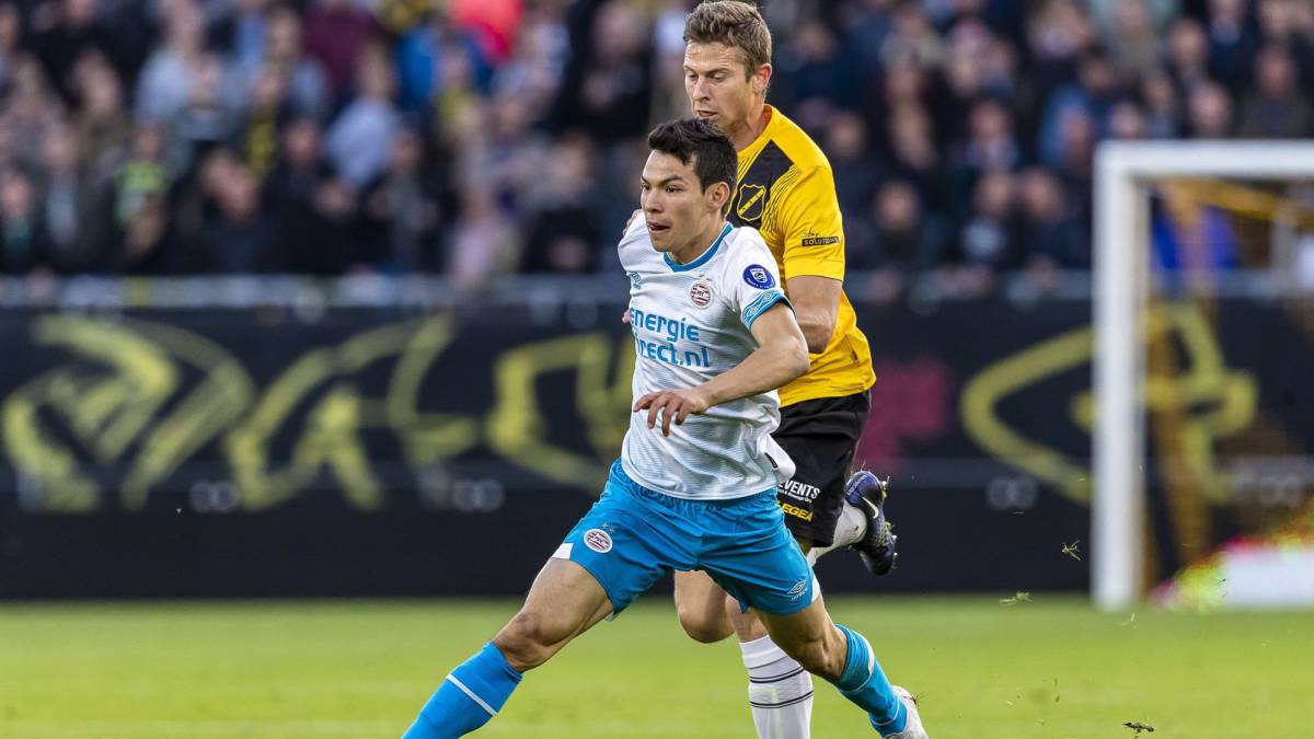 Tottenham Hotspur sigue de cerca al Chucky Lozano