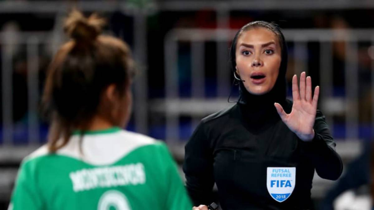Nazemi Deylami, primera árbitra iraní en torneo de FIFA de fútsal