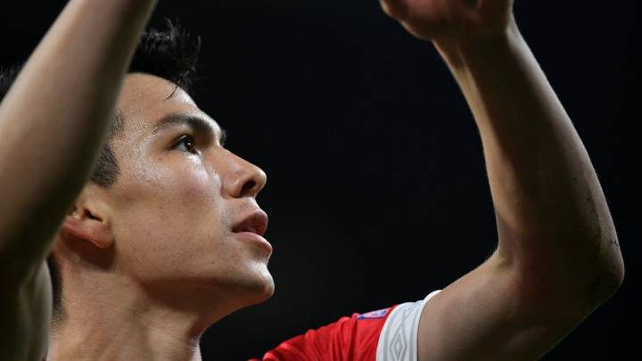 Hirving ‘Chucky’ Lozano salió ileso de la entrada de Lloris