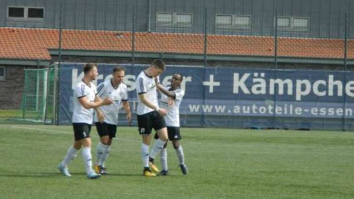 El Mike Tyson alemán; futbolista mordió la nariz de rival