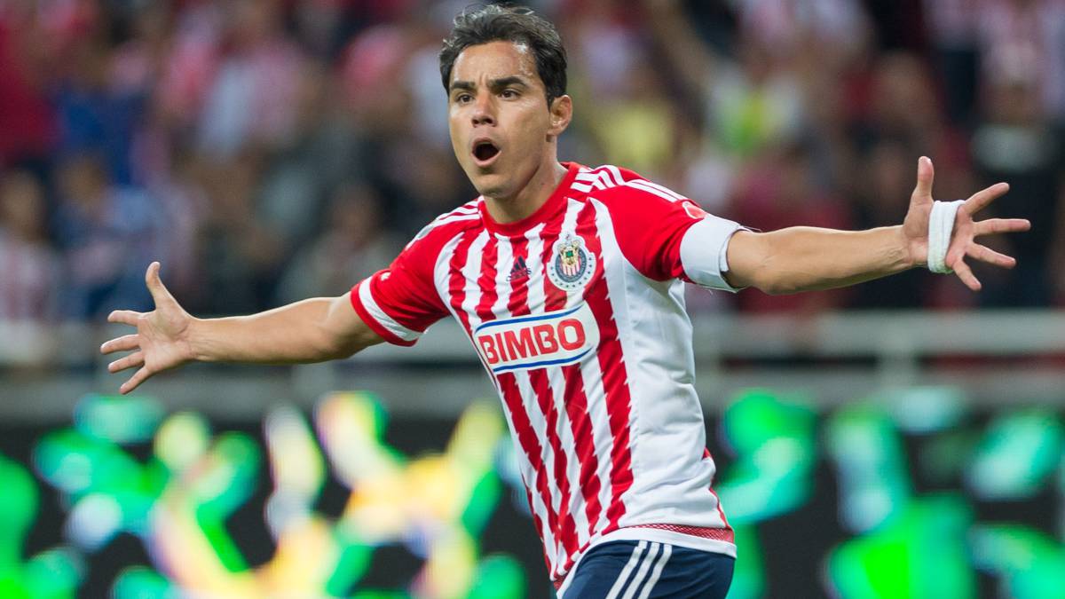 Retiro entristece a Omar Bravo