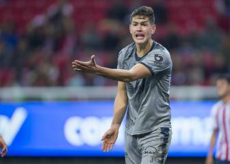 César Montes le abre las puertas a Chivas