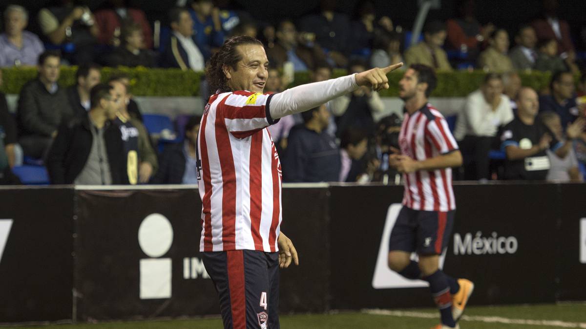 Chivas vence al América en el juego de leyendas