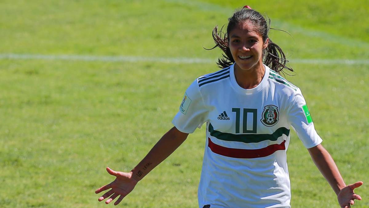 Jugadora de fútbol celebrando un gol