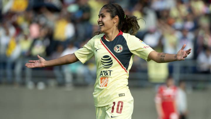 Jugadora de fútbol celebrando anotación