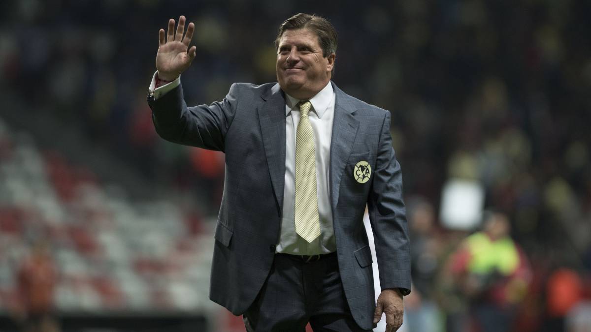 Miguel Herrera, un dolor de cabeza para Cruz Azul
