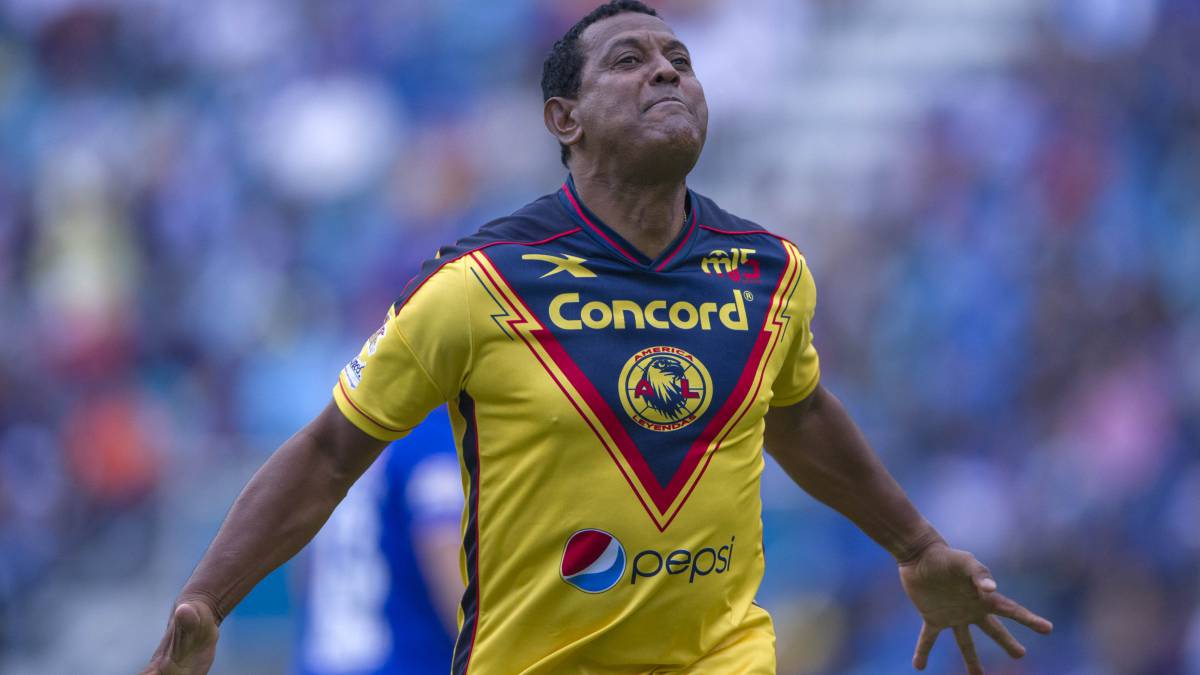 Leyendas del América y Gallos Blancos jugarán partido benéfico