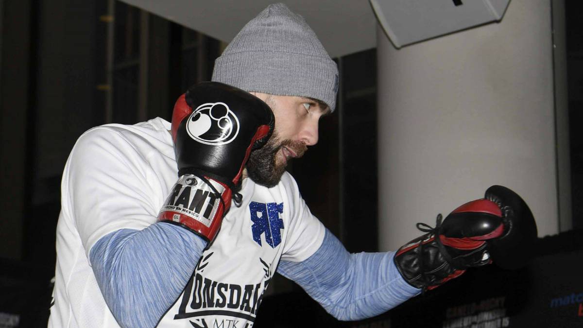 Los músicos distraen al británico en su entrenamiento público en el Madison Square Garden; “Canelo” se deja querer por sus aficionados en Estados Unidos
