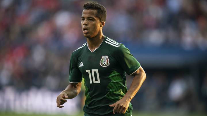 El futbolista de Los Angeles Galaxy de la MLS aprovechó la pausa futbolística para viajar a México, donde disfrutó del concierto del cantante Carlos Rivera