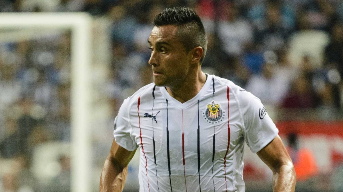 Edwin Hernández deja a Chivas para reforzar a Pachuca