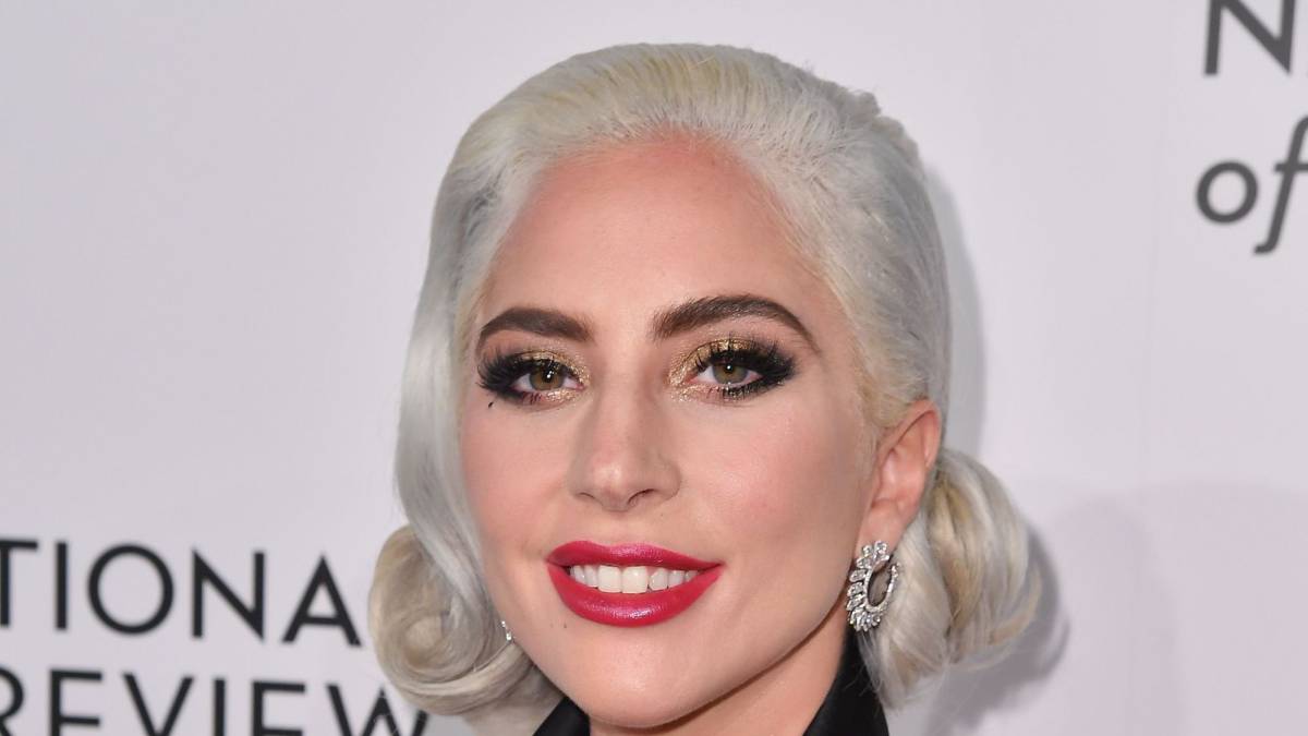 Lamenta Lady Gaga haber trabajado con R. Kelly