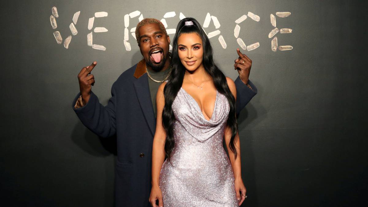 Kim Kardashian luce diamantes en sus dientes