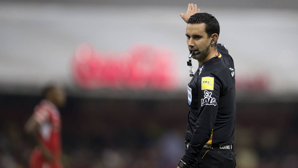 César Ramos elegido como el mejor árbitro de CONCACAF