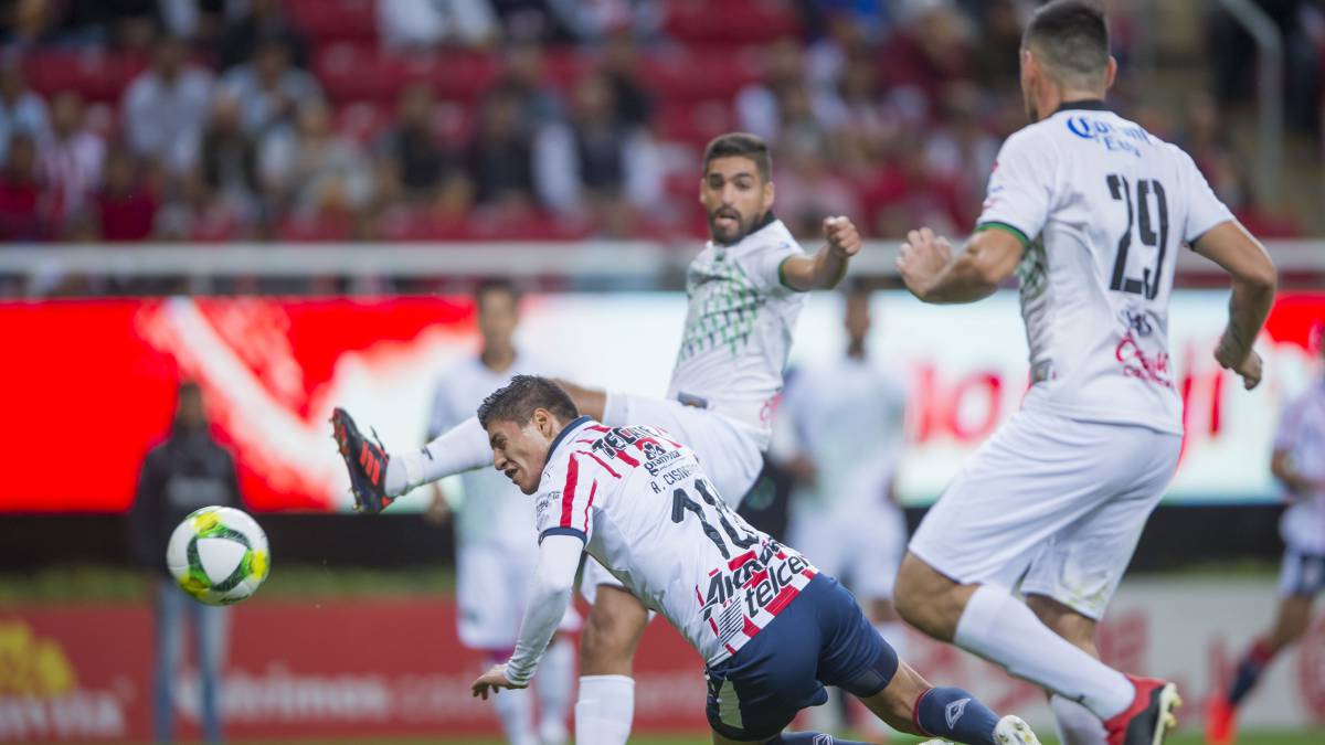 Chivas mantiene paso perfecto al vencer a Cafetaleros