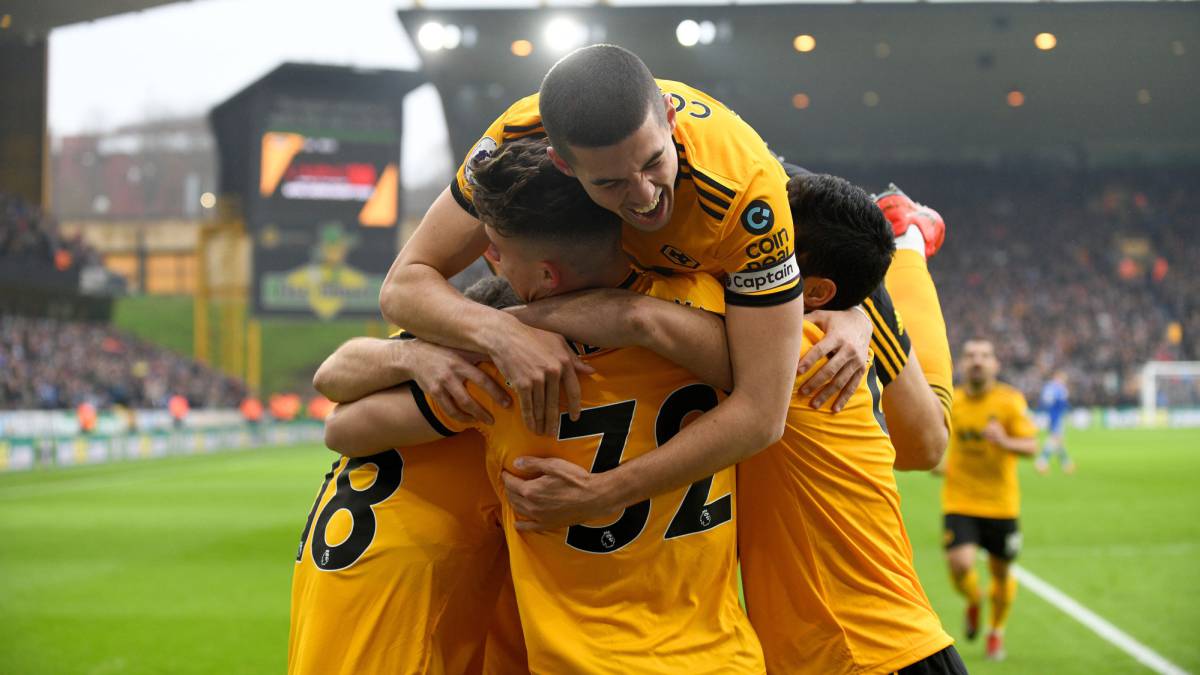 Raúl Jiménez da una asistencia en la victoria de los Wolves