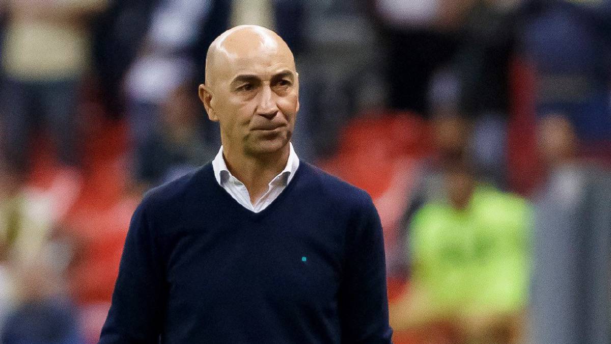 Pako Ayestarán deja de ser técnico de Pachuca