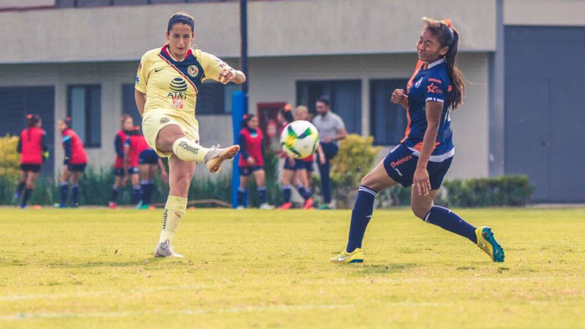 Golazo de Diana González le da el triunfo a las Águilas