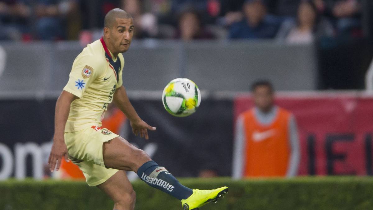Cecilio Domínguez en un partido del América