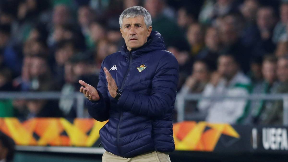 Quique Setién, DT del Betis, en un partido de la Europa League.