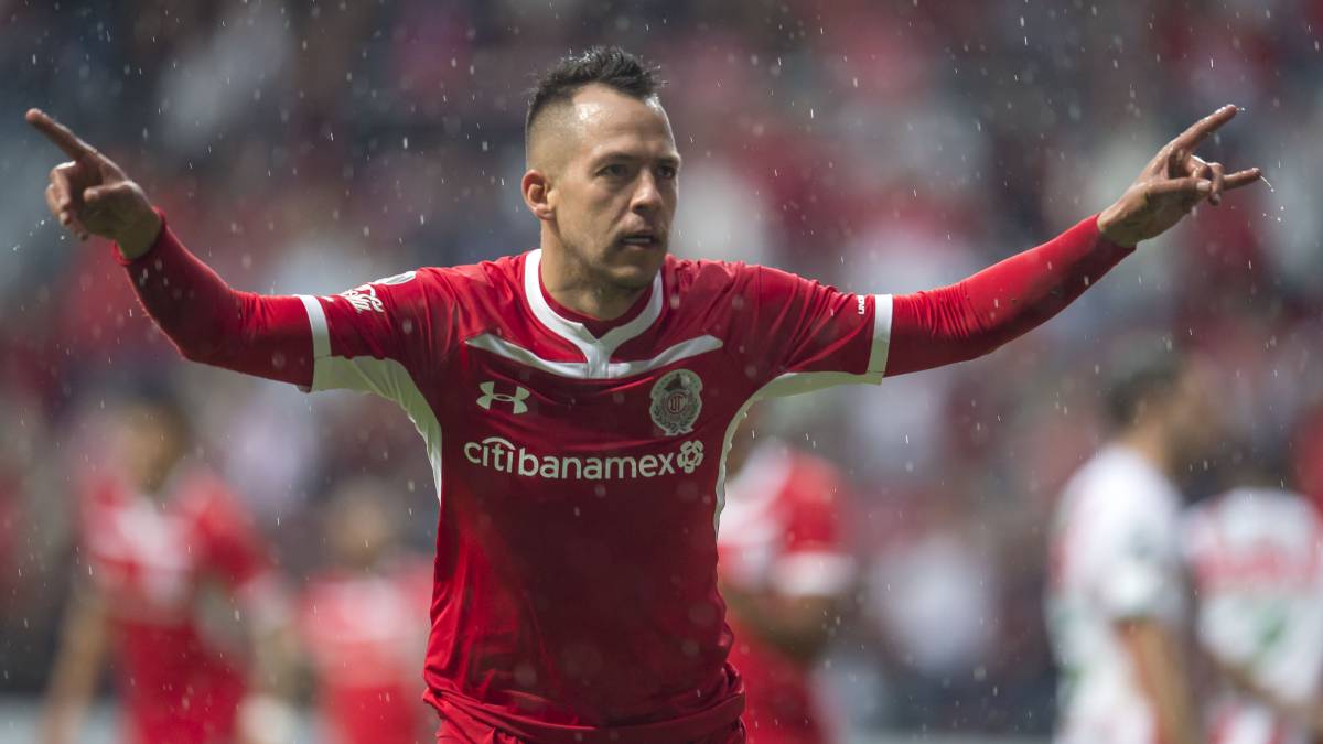 Rodrigo Salinas celebrando un gol con Toluca