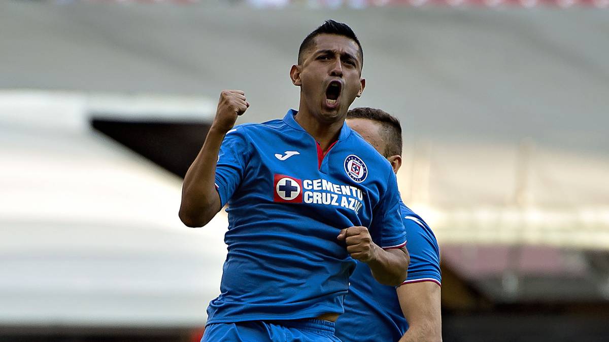 Elías Hernández festeja gol de Cruz Azul