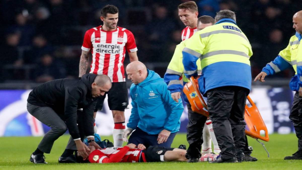 'Chucky' Lozano sale del hospital tras un golpe en la cabeza