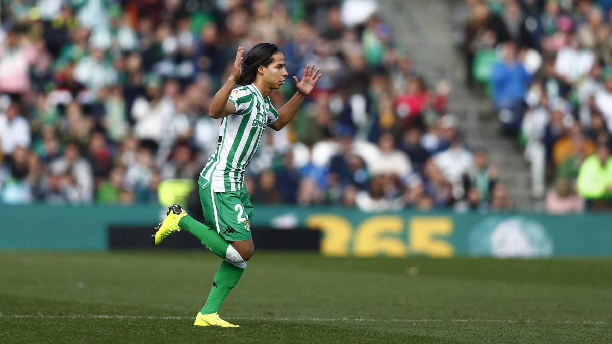 La Liga resalta a Diego Lainez en su partido con el Betis