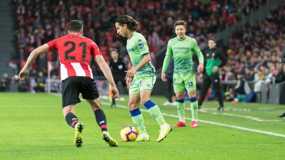 Diego Lainez debutó como titular antes que el 'Chicharito'