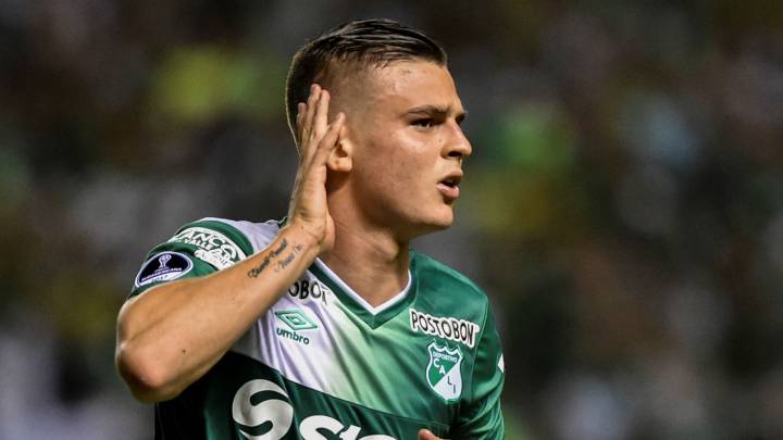Nicolás Benedetti festeja con el Deportivo Cali.