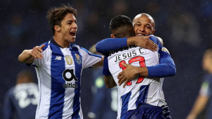 Jesús Corona, Oliver Torres y Yacine Brahimi festejan el primer gol de Porto ante Belenenses