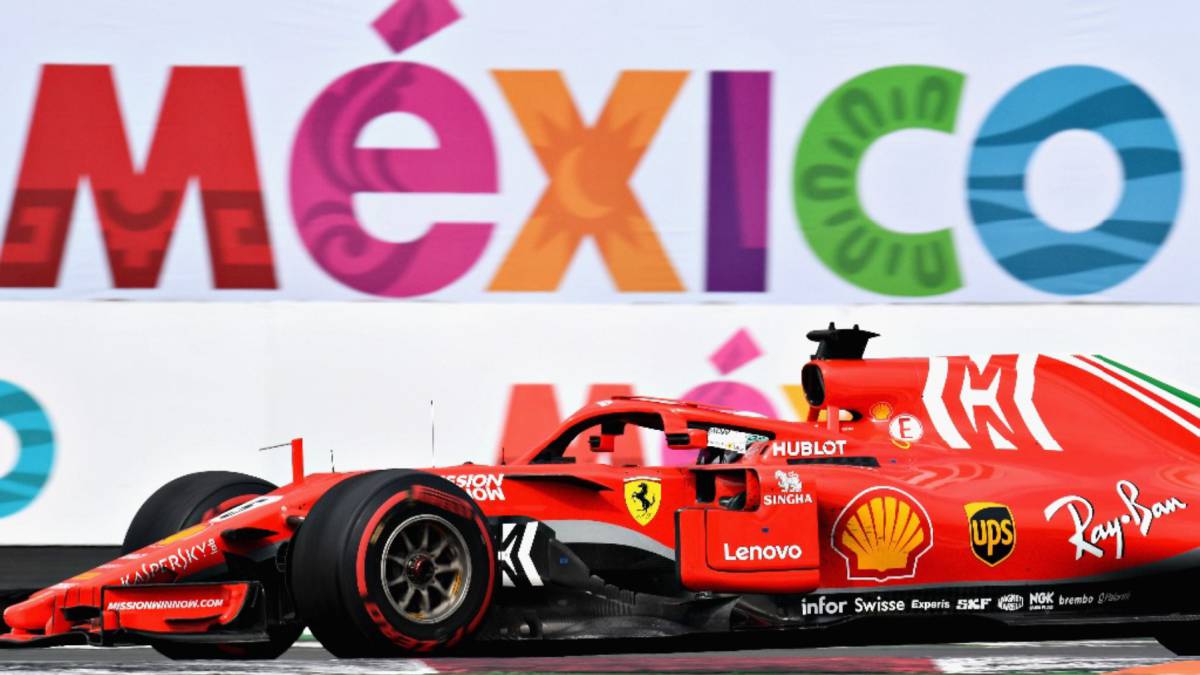 Un auto de Ferrari durante el Gran Premio de México.