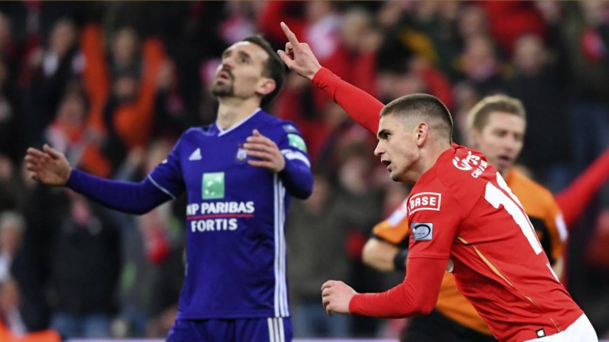 Marin festeja el gol del Standard Lieja ante Anderlecht