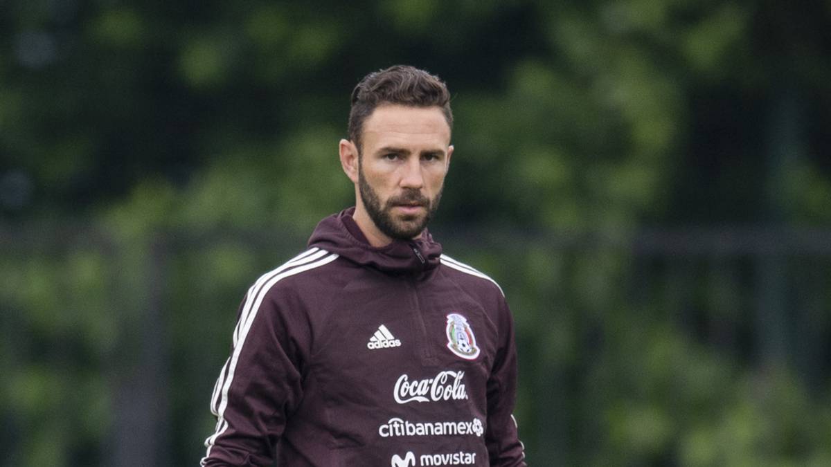 Miguel Layún en un entrenamiento con la Selección Mexicana