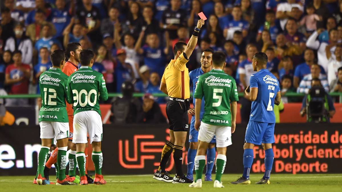 Mediante un comunicado de prensa, la FMF informó que Yoshimar Yotún deberá cumplir con un juego de sanción tras ser expulsado en la jornada 5 ante León.