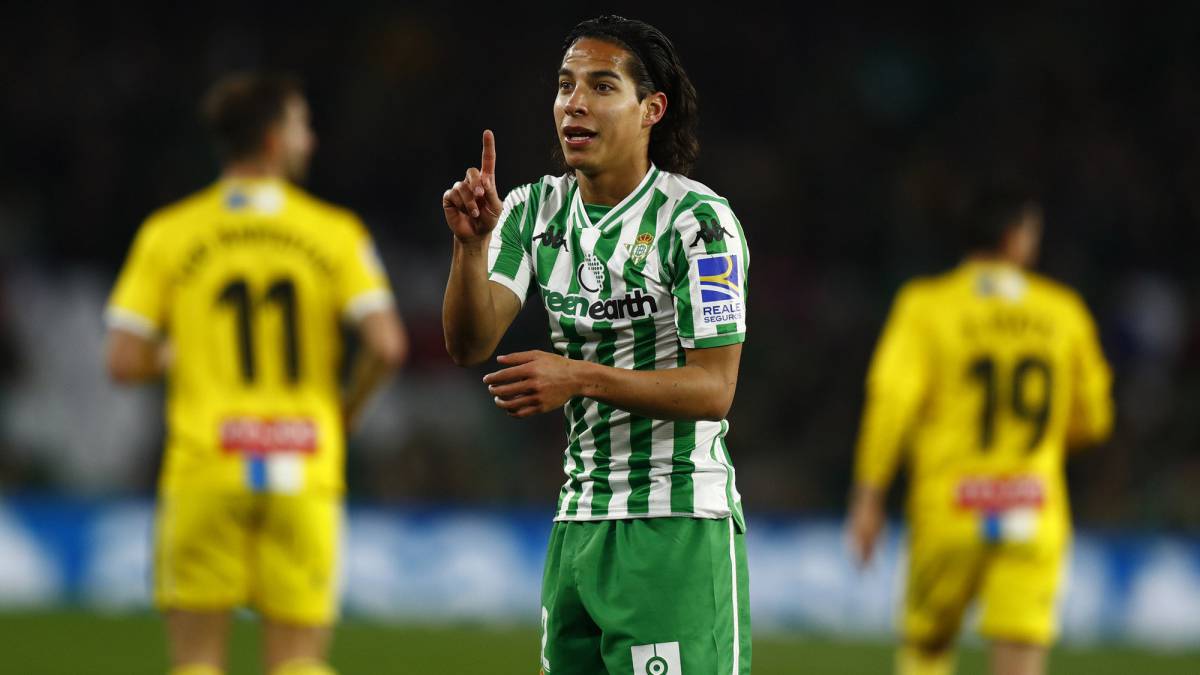 El Betis inscribe a Diego Lainez en la Europa League
