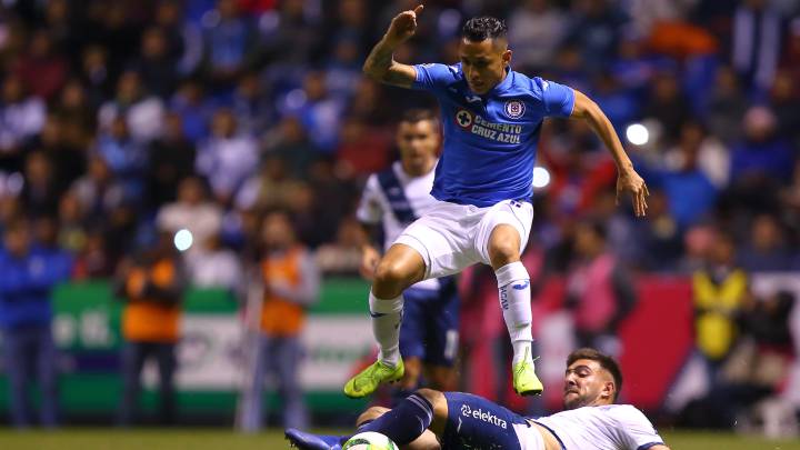 Yoshimar Yotún en el juego de la Jornada 1 contra Puebla