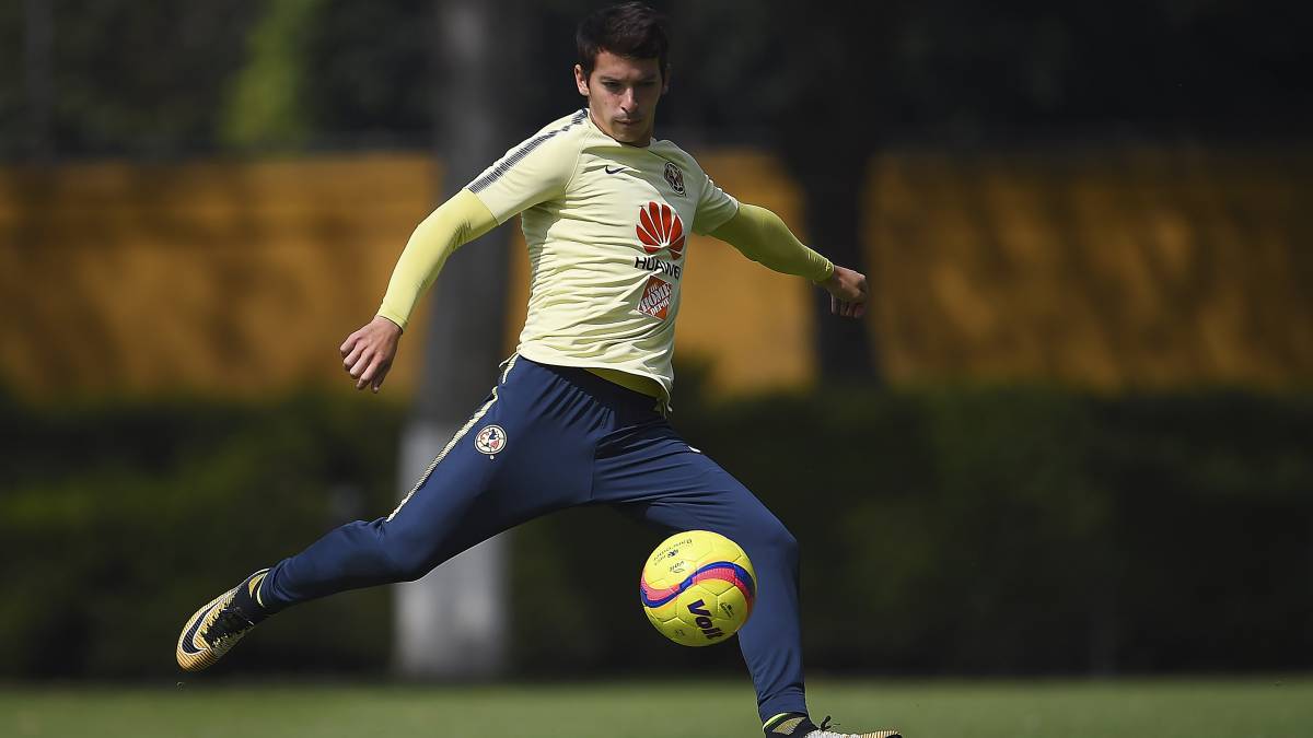 Pedro Arce Latapí en un entrenamiento con América