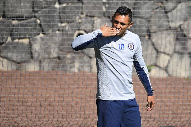 Walter Montoya en un entrenamiento con Cruz Azul