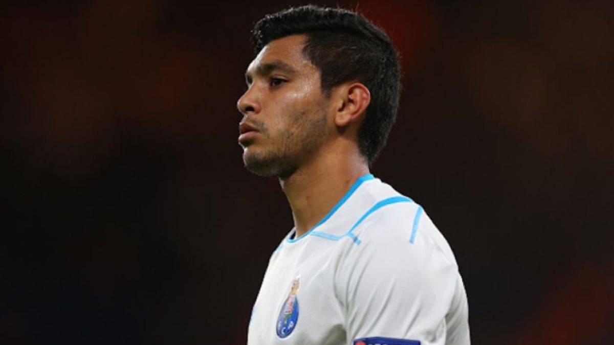 Tecatito Corona fuera de la ida en los octavos de la Champions