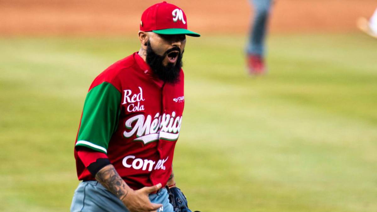 Sergio Romo celebrando una jugada en el juego contra Cuba
