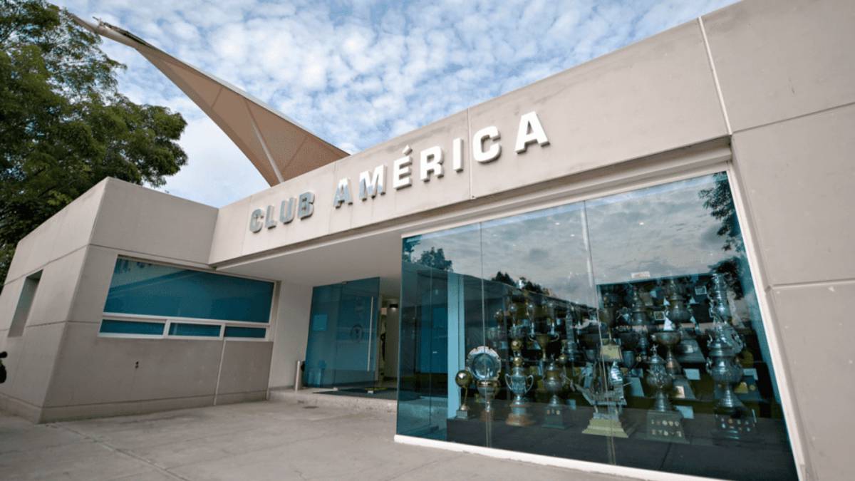 América