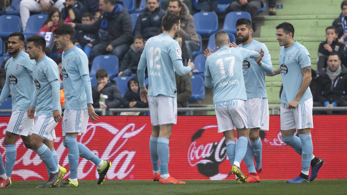 Néstor Araujo igualó a Márquez en goles en debut europeo